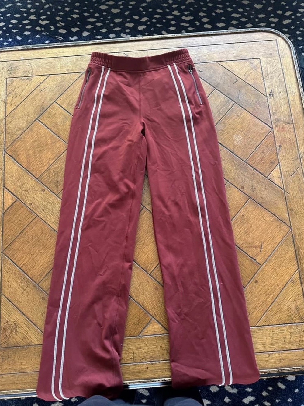 Lululemon Define mid rise luon track pants euc size xs